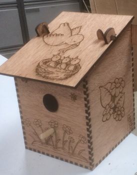 imagem do arquivo vetor para download Caixa de Aninhamento de Pássaros em Madeira