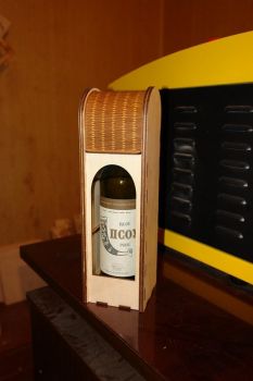imagem do arquivo vetor para download Caixa de Presente de Vinho
