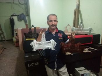 imagem do arquivo vetor para download Cesta de Presente de Doces de Madeira