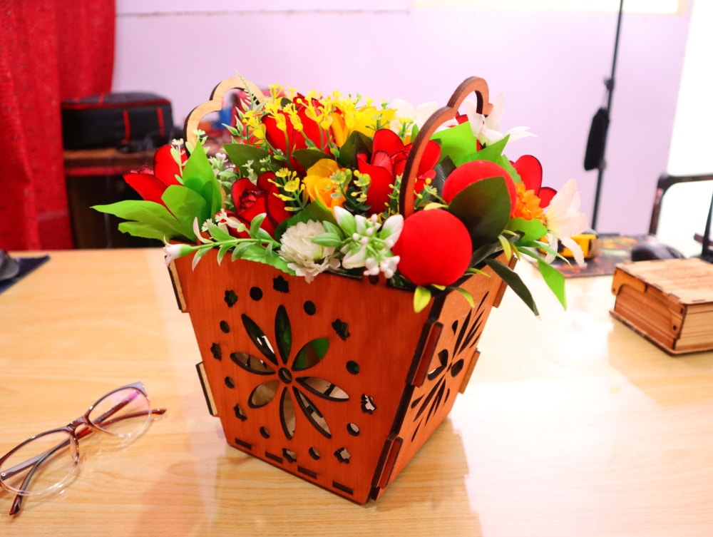 imagem do arquivo vetor para download Cesta de flores com alça