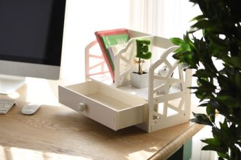 imagem do arquivo vetor para download Estante de Livros de Mesa Pequena com Gaveta