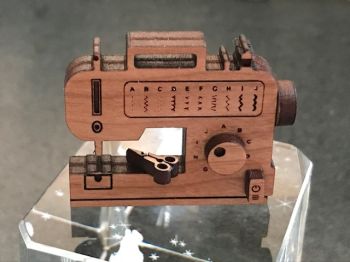 imagem do arquivo vetor para download Máquina de Costura de Brinquedo em SVG