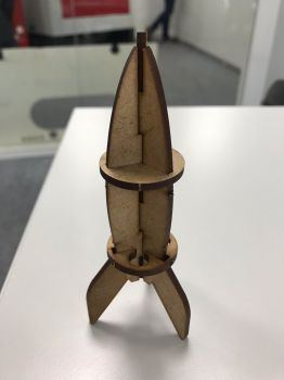 imagem do arquivo vetor para download Modelo de Foguete para Corte a Laser