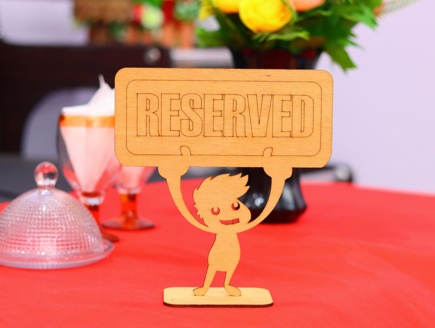 imagem do arquivo vetor para download Placa de Mesa Reservada em Madeira