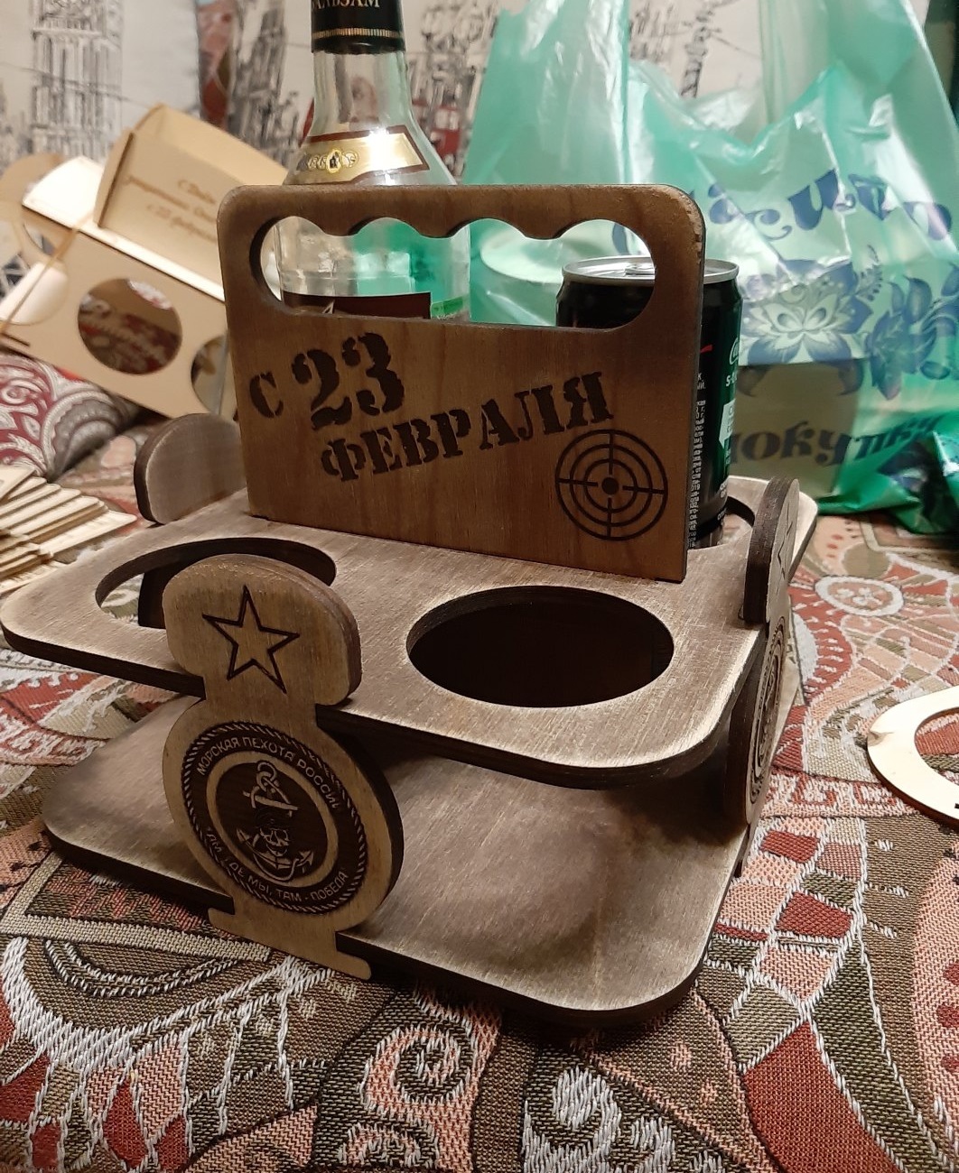 imagem do arquivo vetor para download Porta Cervejas de Madeira para 4 Unidades