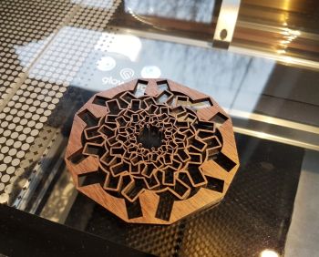 imagem do arquivo vetor para download Porta Copos Mandala com Flechas para Dentro