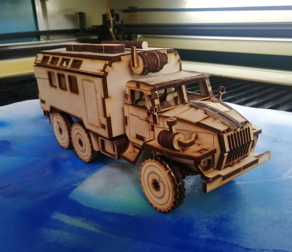 imagem do arquivo vetor para download Quebra-cabeça 3D de caminhão Ural