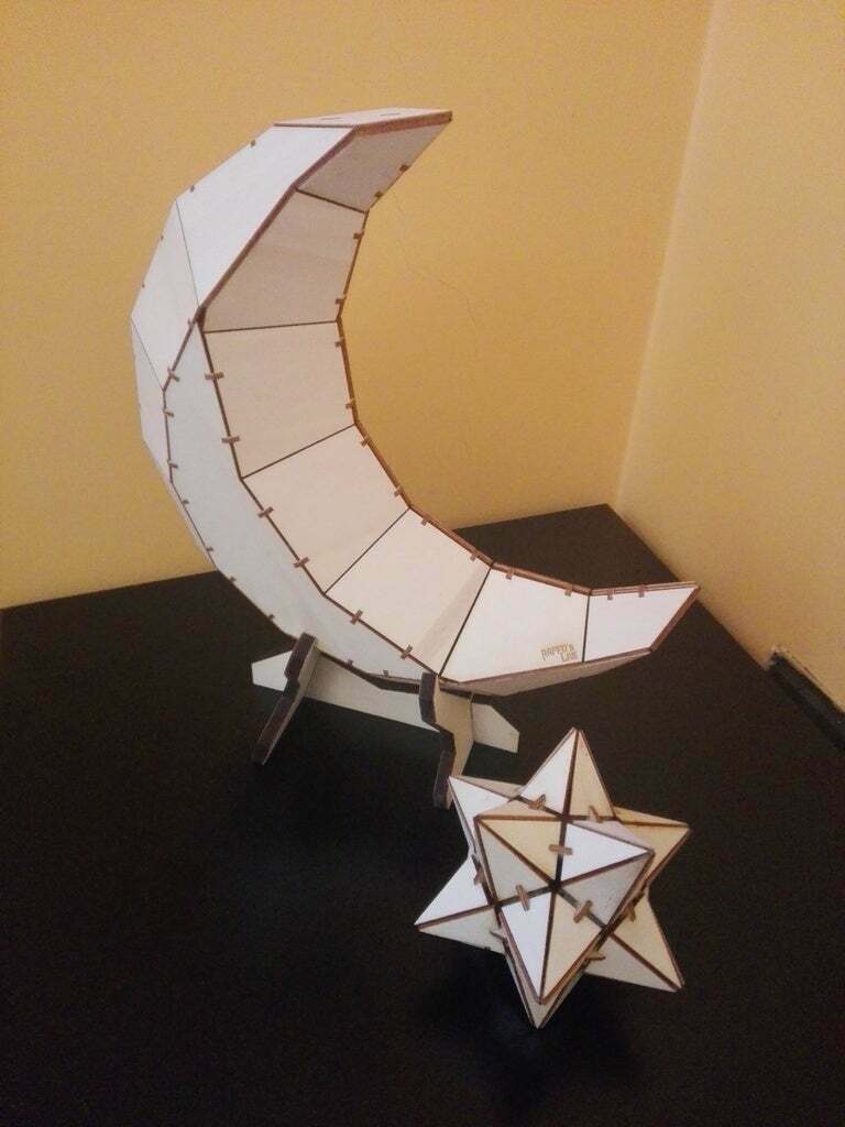imagem do arquivo vetor para download Quebra cabeça 3D da Lua em Low Poly