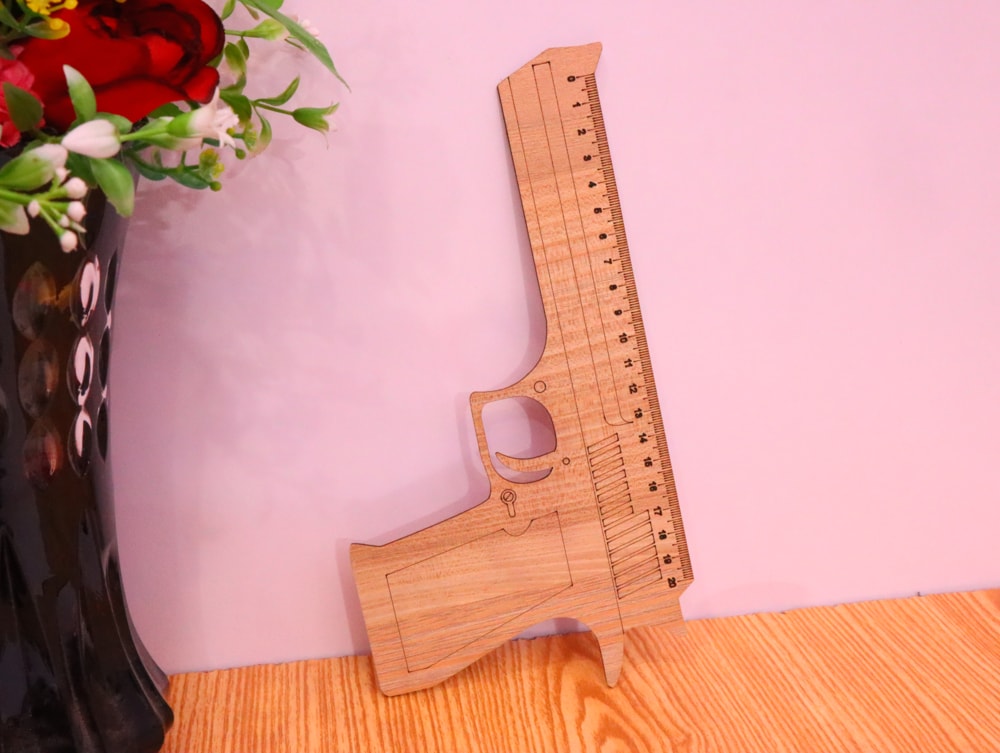 imagem do arquivo vetor para download Régua em forma de pistola