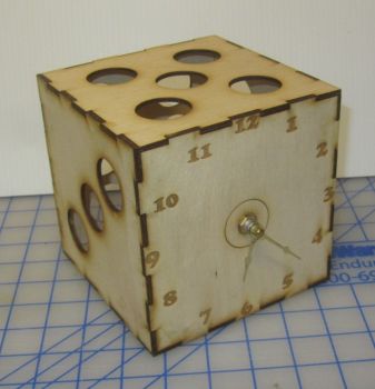 imagem do arquivo vetor para download Relógio de Mesa em Forma de Dado Cortado a Laser
