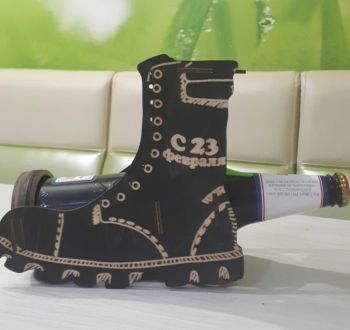 imagem do arquivo vetor para download Suporte de Garrafa de Vinho em Formato de Bota