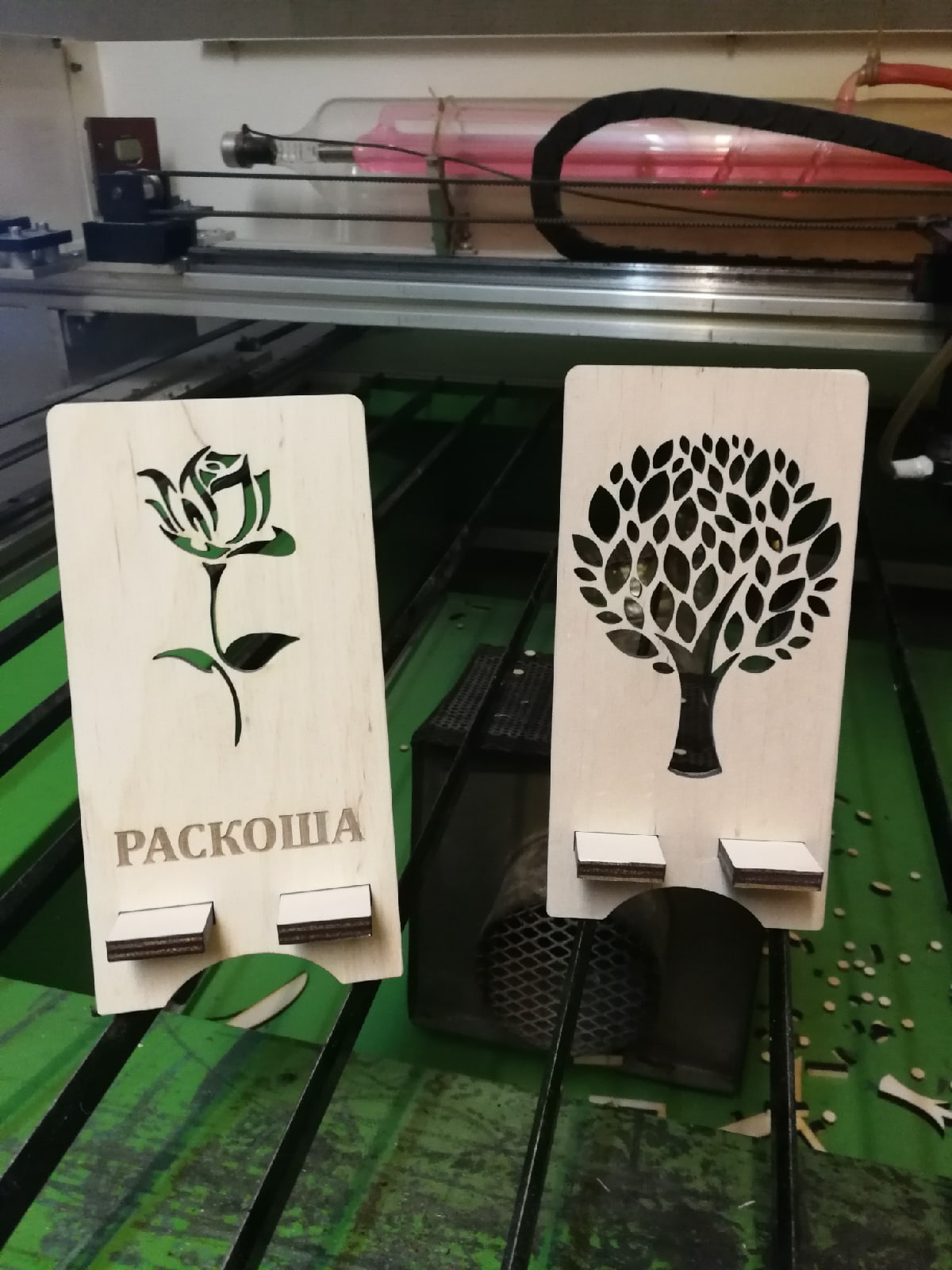 imagem do arquivo vetor para download Suportes de Celular em Forma de Árvore de Madeira