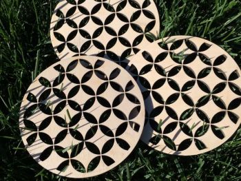 imagem do arquivo vetor para download Trivet de madeira Shippo