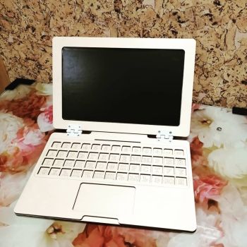imagem do arquivo vetor para download Laptop Infantil para Crianças em Madeira