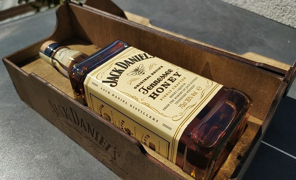 imagem do arquivo vetor para download Caixa de Presente Jack Daniels 70cl 4mm