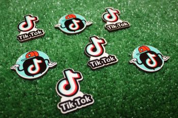 imagem do arquivo vetor para download Ímãs de madeira Ícones do Tik Tok