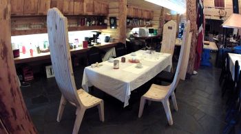imagem do arquivo vetor para download Modelo de Mesa de Jantar Encantadora