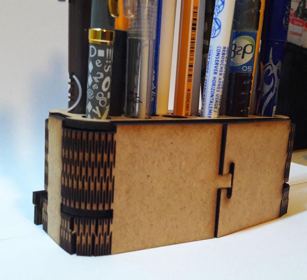 imagem do arquivo vetor para download Organizador de Lápis para Mesa