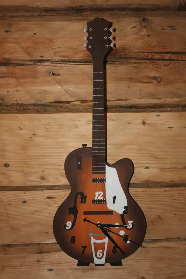 imagem do arquivo vetor para download Relógio de Parede em Forma de Guitarra
