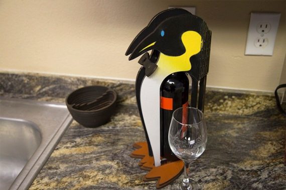 imagem do arquivo vetor para download Suporte de Garrafa de Vinho em Forma de Pinguim