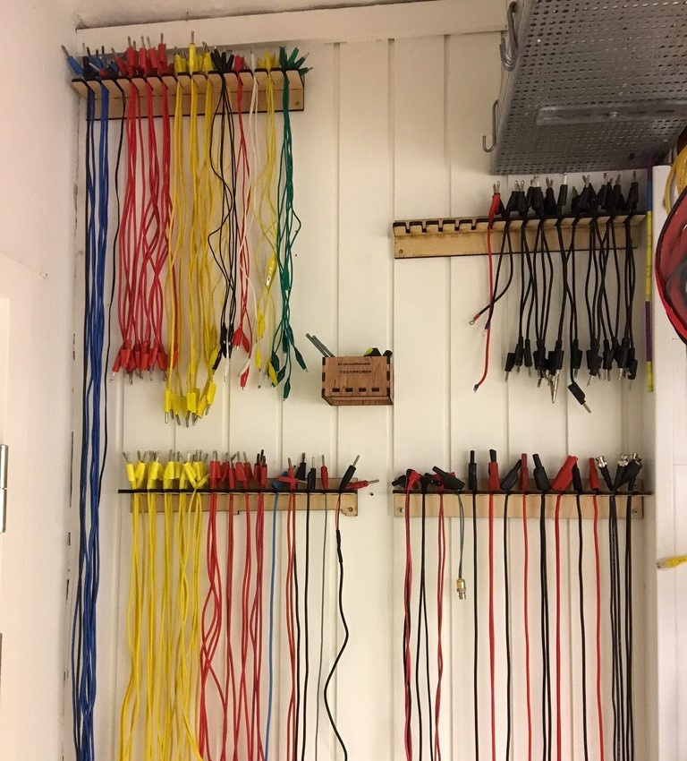 imagem do arquivo vetor para download Suporte para Cabos de Laboratório