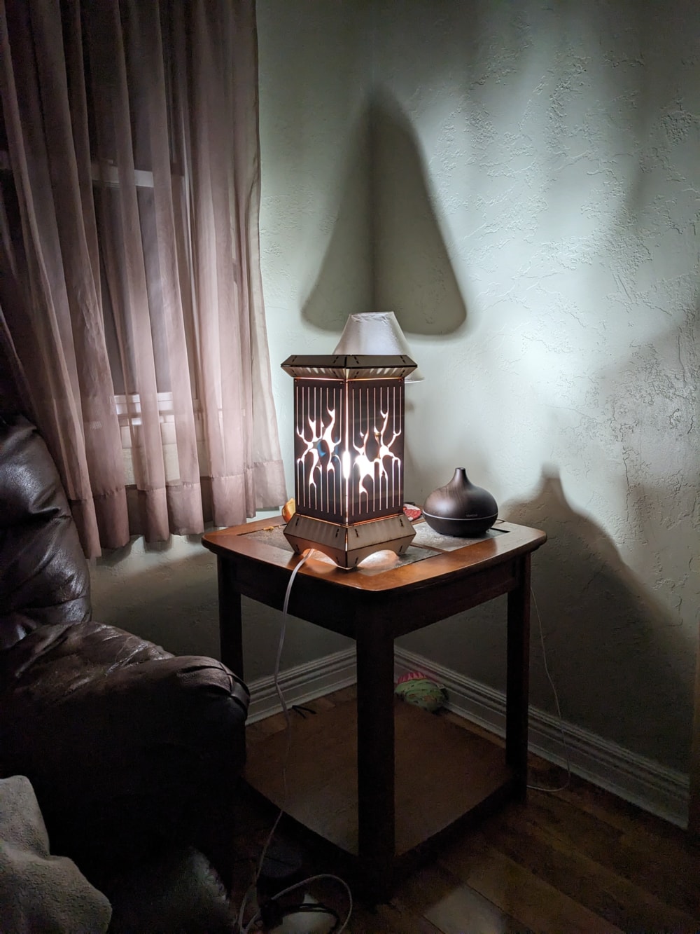 imagem do arquivo vetor para download Luminária de Mesa Inspirada em Tambor de Língua