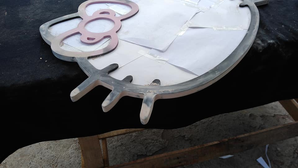 imagem do arquivo vetor para download Moldura de Espelho Hello Kitty