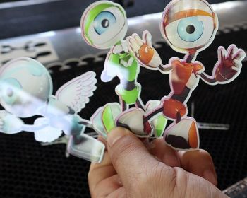 imagem do arquivo vetor para download Totem adesivado robozinhos do BBB